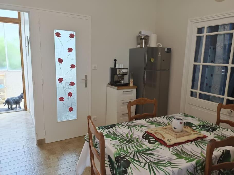 L'Escale Apartment Bourges Luaran gambar